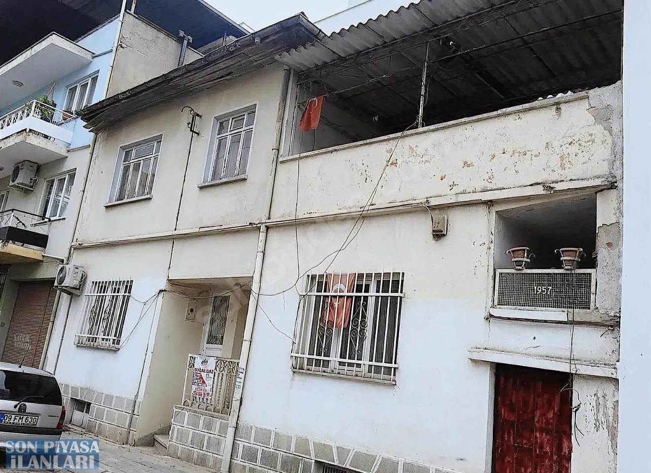 In der Nähe der Aydın Üniversitesi ein verkaufbares 3-stöckiges Gebäude