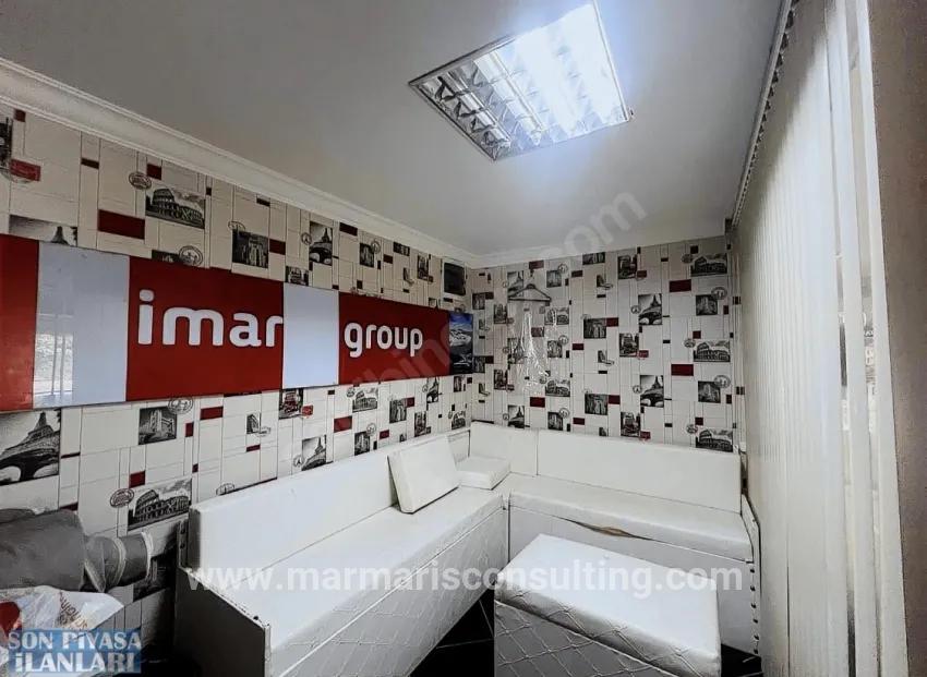 Marmaris Zentrum In der Ecke 128 m2 zum Verkauf stehendes Geschäft