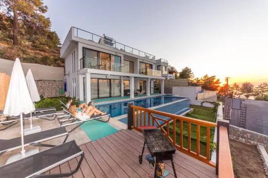 In Faralya eine Villa mit Meeresblick