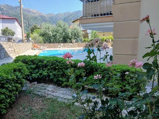 Freistehend mit Eingang und Pool Im Wohnkomplex 2+1 zum Verkauf Duplex‑wohnung İçmeler