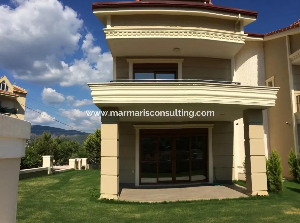 Marmaris Armutalan, Freistehende Villa Für Verkauf, 4 Zimmer, 1 Wohnzimmer, Zweibettzimmer Mit Garten