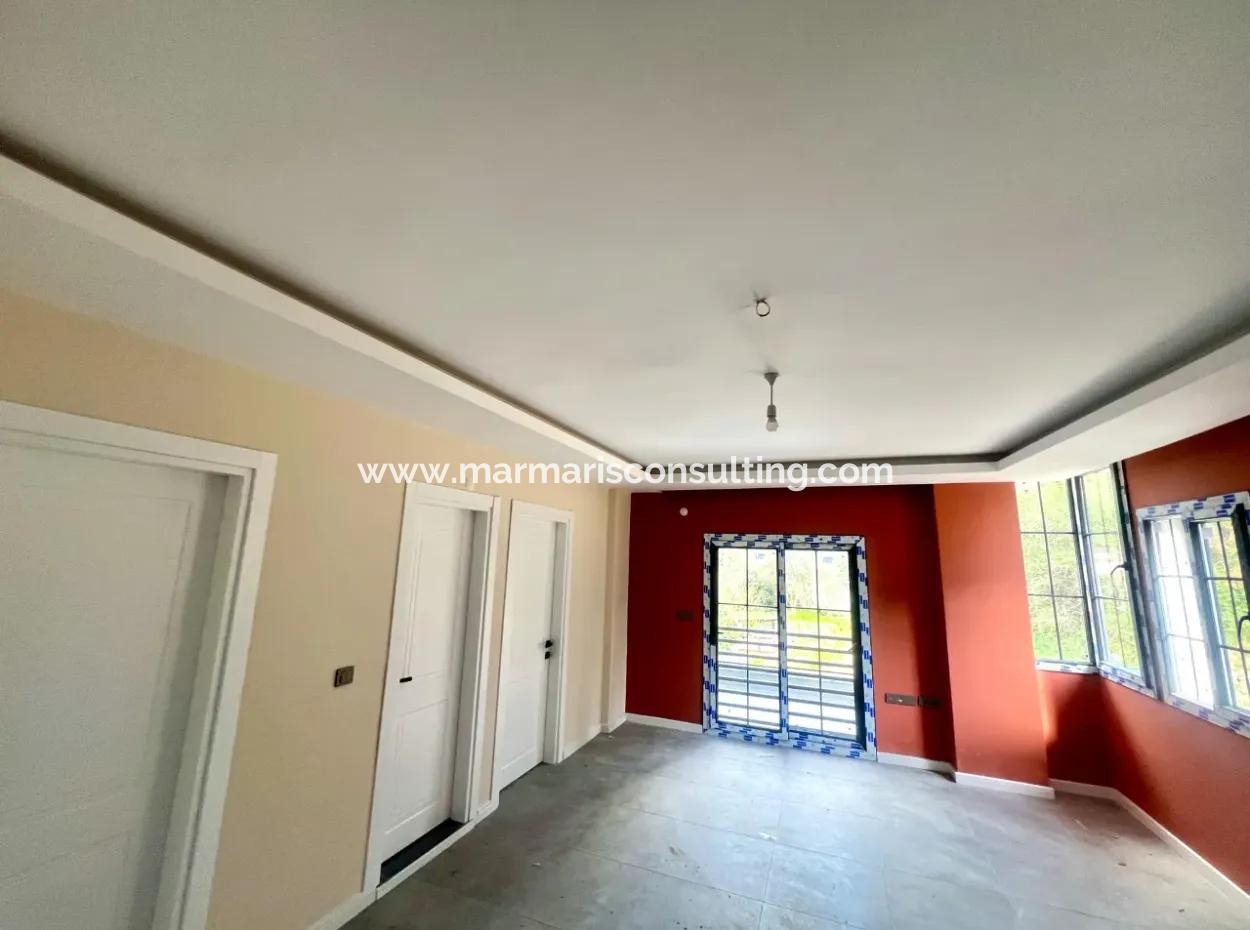 Luxuswohnung Zum Verkauf Mit Swimmingpool Im Stadtteil Gökçe Des Bezirks Ula Der Provinz Muğla 2 Km Zum Meer Mit Blick Auf Den Wald