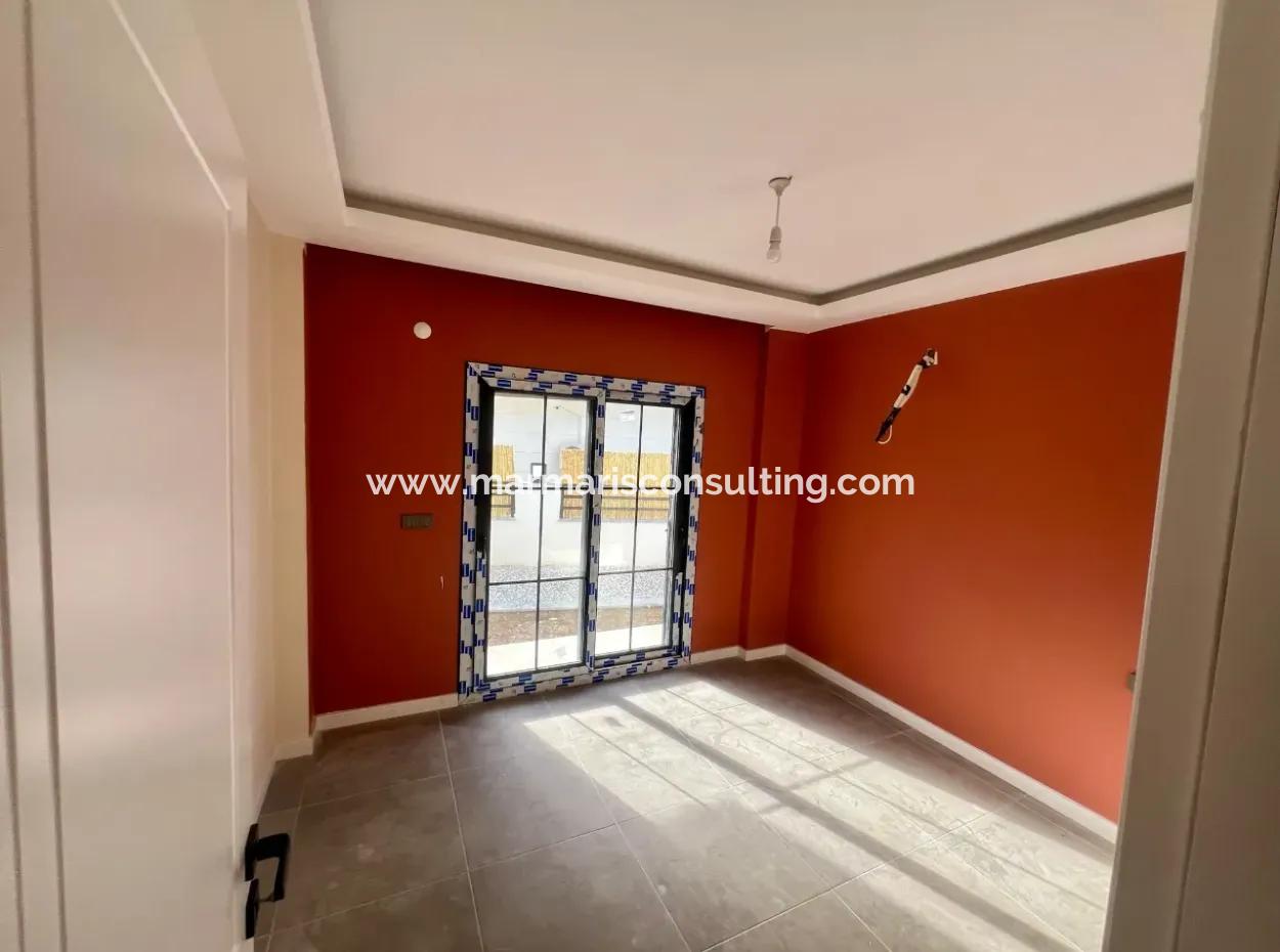 Wohnung Zu Verkaufen In Akyaka Kitesurf, 2,5 Km Vom Meer Entfernt, 3 Zimmer, 1 Wohnzimmer, Freistehender Garten, Swimmingpool, Parkplatz 120M2