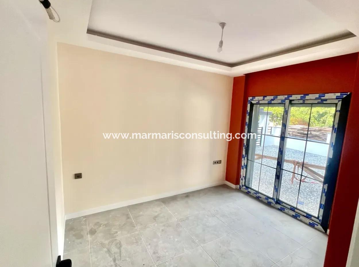 Wohnung Zu Verkaufen In Akyaka Kitesurf, 2,5 Km Vom Meer Entfernt, 3 Zimmer, 1 Wohnzimmer, Freistehender Garten, Swimmingpool, Parkplatz 120M2