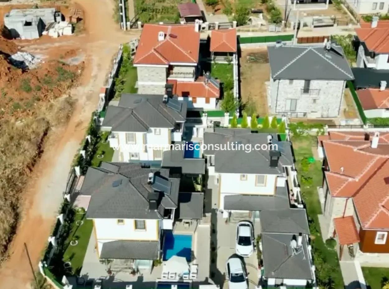 Villa Zu Verkaufen In Marmaris Çetibeli Mit 3 Swimmingpools Und Kinderbecken Und Hausmeisterhaus Auf 780M2 Grundstück