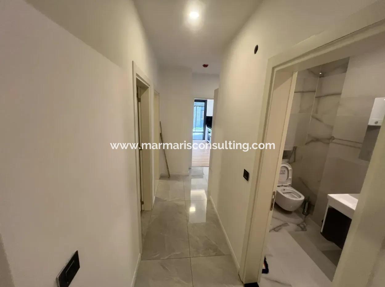 Luxuswohnung Zum Verkauf In Einem Stilvollen Komplex Im Zentrum Von Marmaris, Mit Erdgeschoss, Garten, 3 Zimmern, 1 Wohnzimmer, Parkplatz