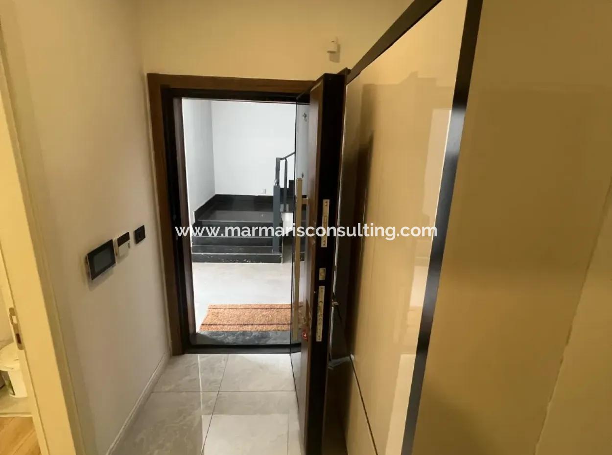 Luxuswohnung Zum Verkauf In Einem Stilvollen Komplex Im Zentrum Von Marmaris, Mit Erdgeschoss, Garten, 3 Zimmern, 1 Wohnzimmer, Parkplatz