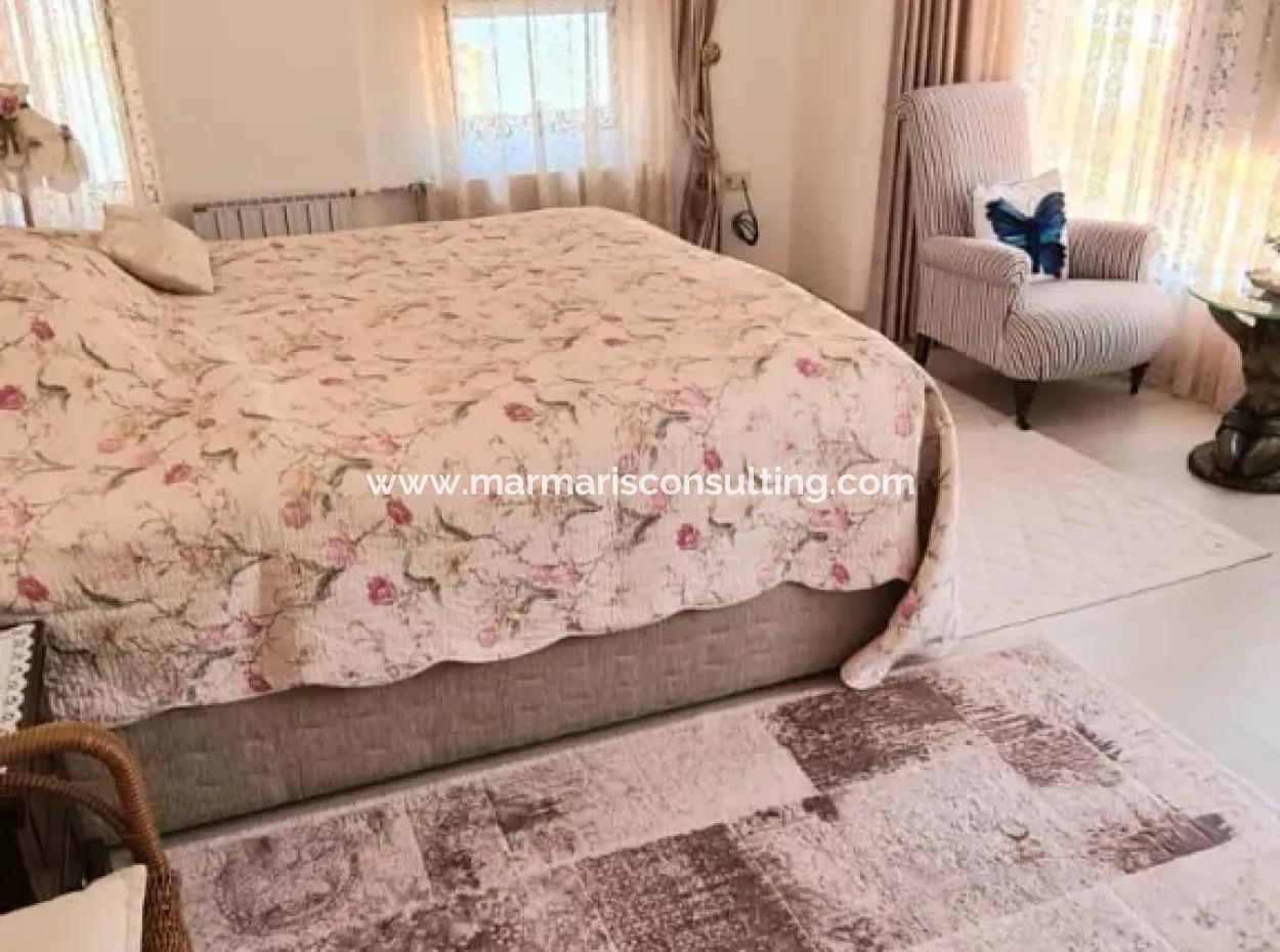 Villa Zu Verkaufen In Armutalan, Marmaris Mit Freistehendem Garten Und Pool