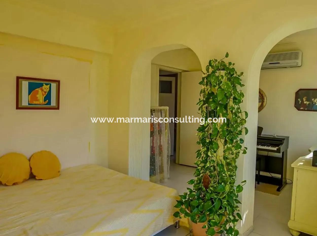 2 Zimmer 1 Wohnzimmer 106M2 Villa Wohnung Zum Verkauf In Herrlicher Lage Am Meer Im Zentrum Von Marmaris