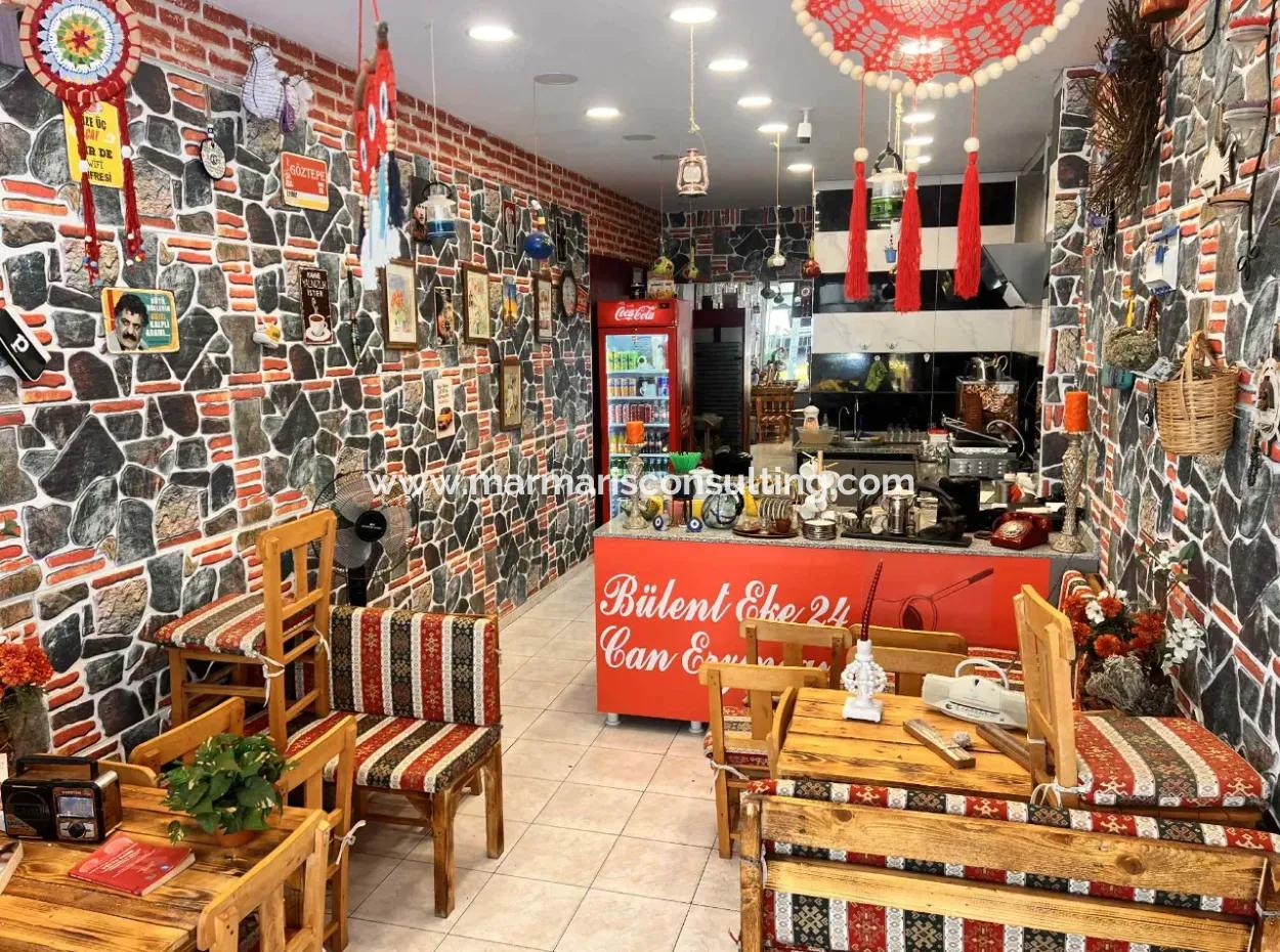 Geschäft Zum Verkauf Im Geschäftigen Zentrum Von Marmaris Mit Bereitwilligen Kunden Mit Seinem Einzigartigen Konzept