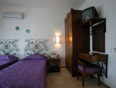 18 Zimmer-Hotel Zum Verkauf In Zentrum Von Marmaris, In Der Nähe Des Meeres