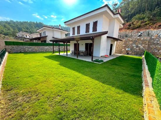 📍 Im Stadtteil Çetibeli Komfortabel Zu Verkaufen 3+1 Freistehende Villa