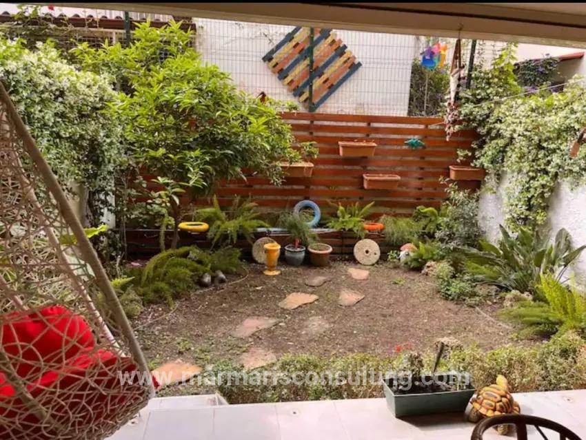 Close To The Coastline Garden 2+1 Floor Ownership For Sale Apartment – Çildır Neighbourhood