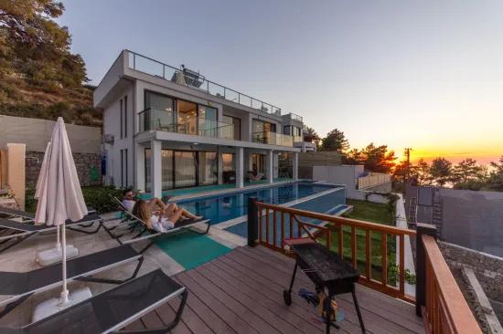 In Faralya, a magnificent villa with a sea view