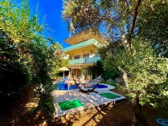 For Sale 4+2 Villa – 970 m² Land Share – Armutalan