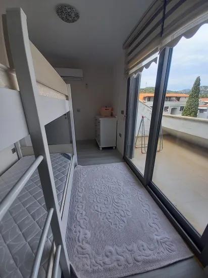 Çıldır Neighbourhood 7-year-old Young Building 3+1 Furnished Rental Apartment