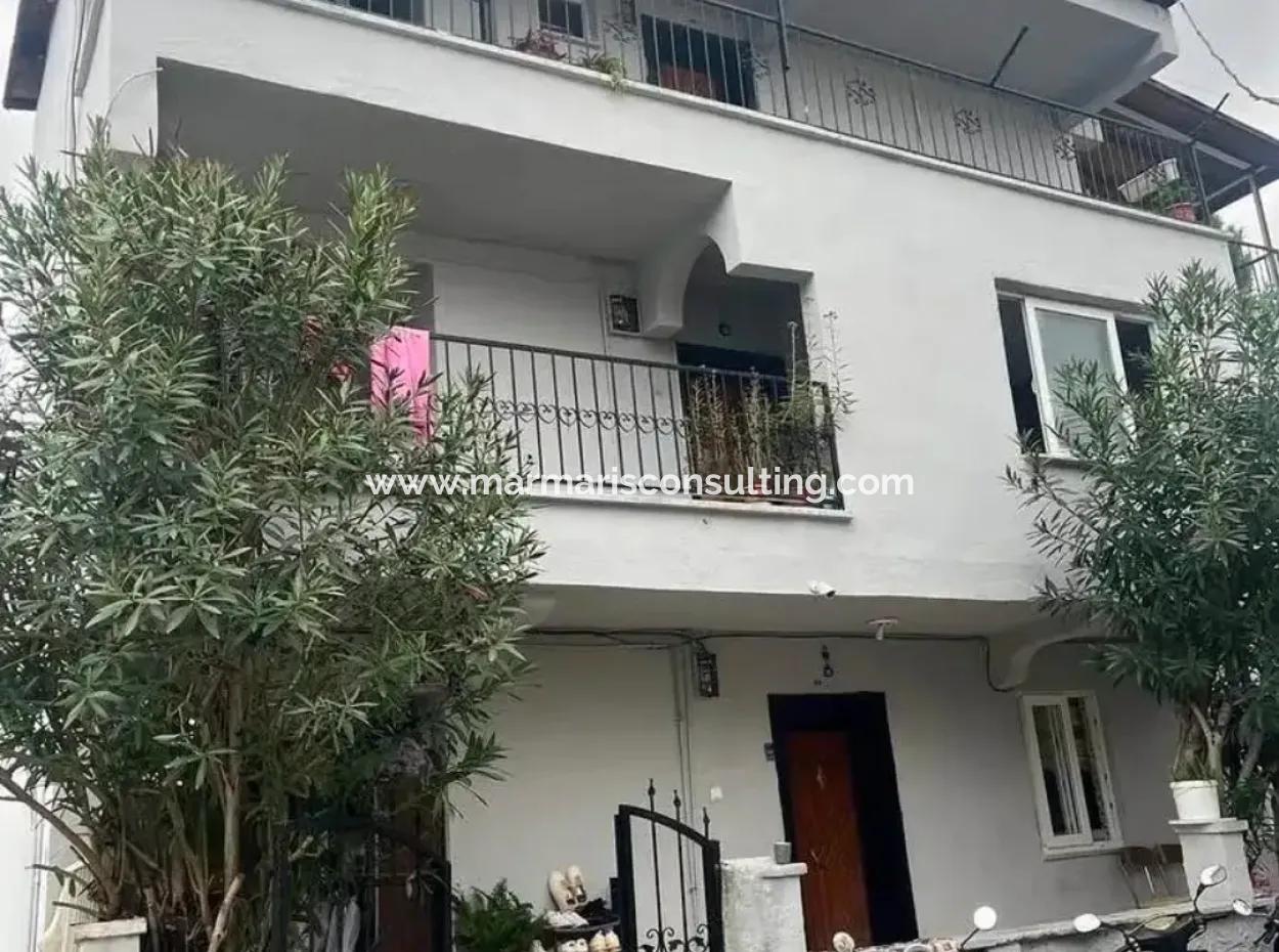 Camiavlu Neighborhood Building With 5 Flats For Sale