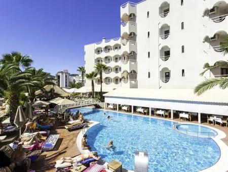 100 Room Hotel With Pool In The Centre Of Marmaris For Sale