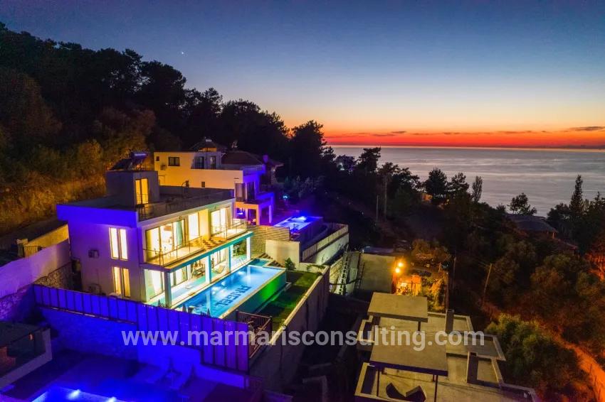 Для продажи Семейный дом 4+1 в Faralya Fethiye - 500 m²