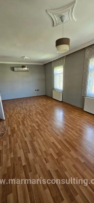 İçmeler'de kiralık 2+1 daire, mutfak, mükemmel bir daire