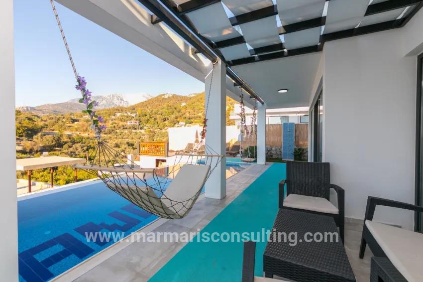 Faralya'da deniz manzaralı muhteşem bir villa