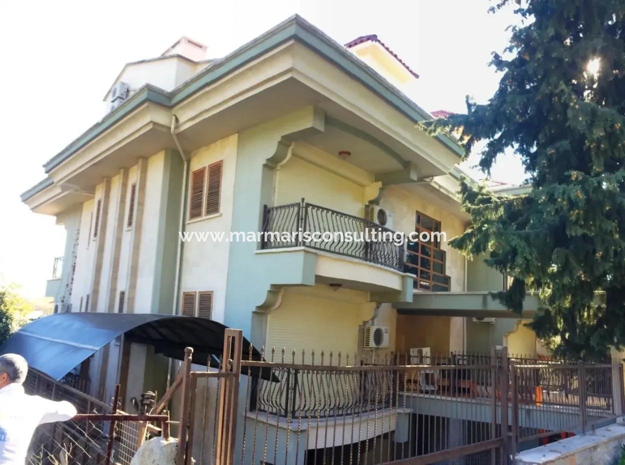 Marmaris Merkezinde 10 Odalı Havuzlu 2.500M2 Arsa İçinde Malikanemiz Satılıktır.