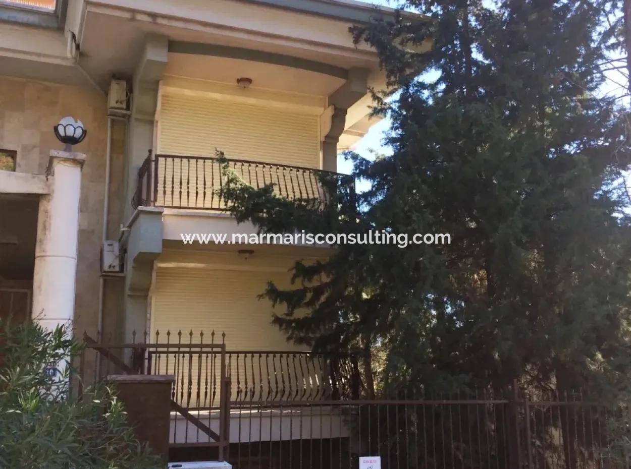 Marmaris Merkezinde 10 Odalı Havuzlu 2.500M2 Arsa İçinde Malikanemiz Satılıktır.