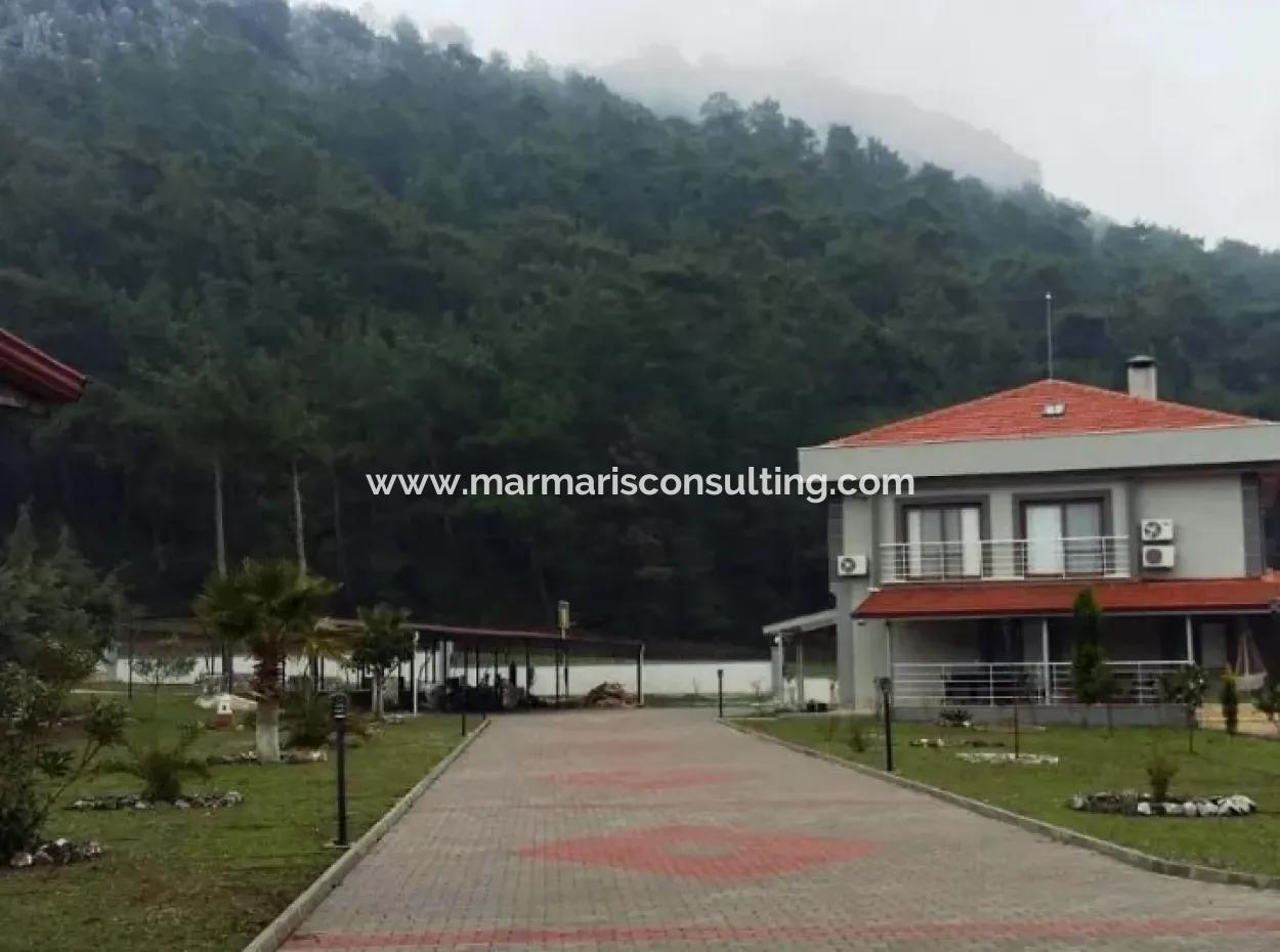 Marmaris İçinde 7000M2 Arsa Üzerine Kurulu 8 Oda Çiftlik Evi Havuz Mevcut