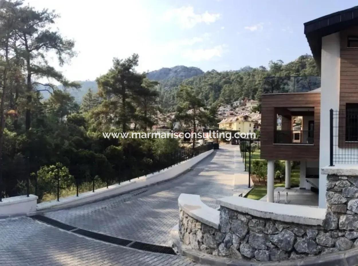 Marmaris İlçesi Beldibi Mahallesinde Satılık Müstakil Havuzlu 4 Oda 2 Salon 220 M2 Havuzlu Akıllı  Villa