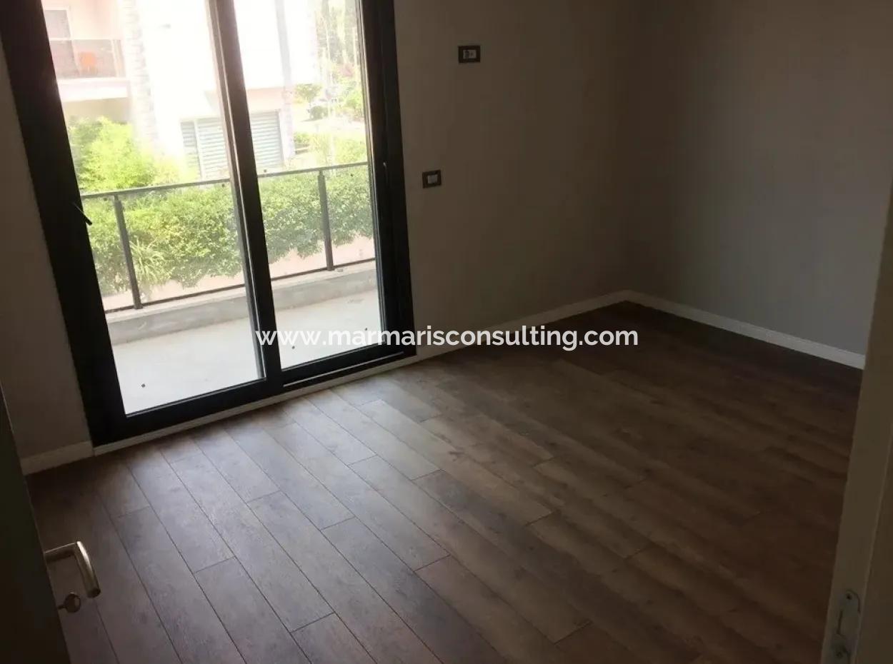 Marmaris Merkez Satılık Sıfır 2 Oda 1 Salon Lüks Kapalı Garajı Mevcut Daire 100M2