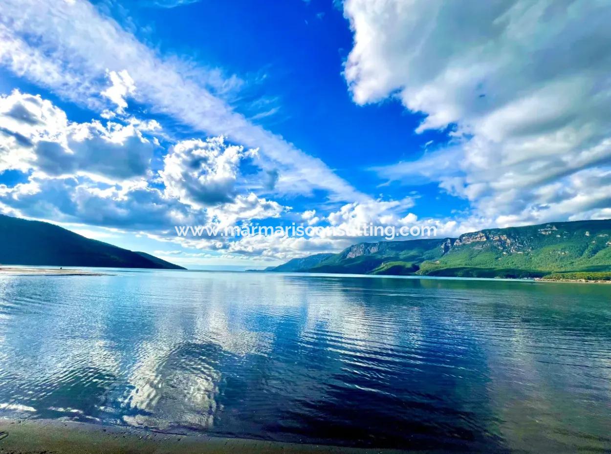 Muğla İli Ula İlçesi Gökçe Mahallesinde Orman Manzaralı Denize 2 Km Mesafede Yüzme Havuzlu Satılık Lüks Daire