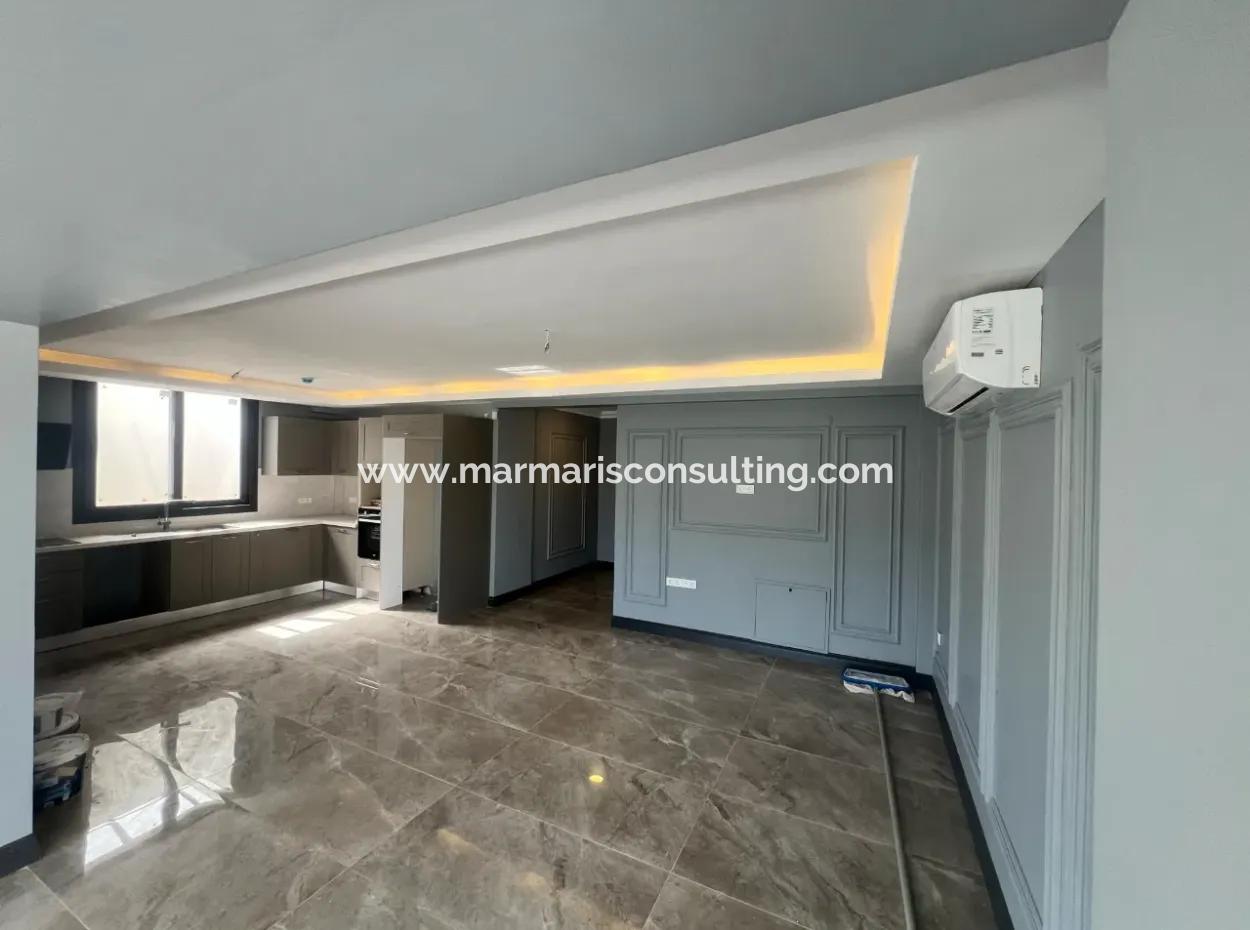 Muhteşem Doğa Manzaralı Müstakil Bahçeli Otoparklı Yüzme Havuzu Mevcut 3 Oda 4 Banyo Ultra Lüks Satılık Villa 500M2 Arsa İçerisinde 3 Katlı