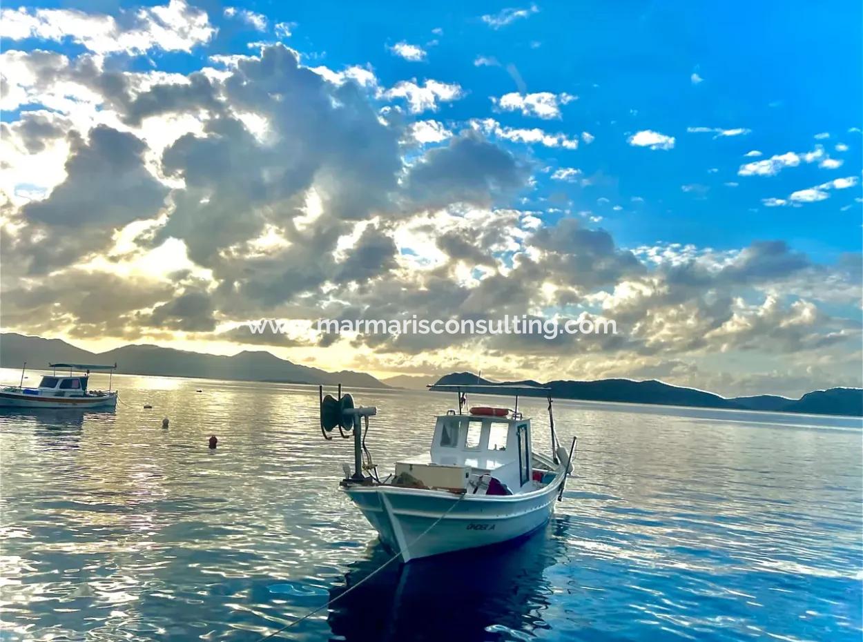 Marmaris Söğüt Mahallesi Denize Sıfır 2000M2 Arsa Satılık Müstakil Ev.önüne Tekne Bağlamaya Uygun.