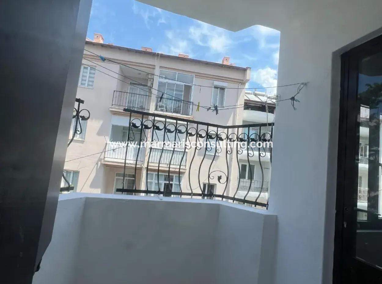 Marmaris Merkezde 2 Oda1 Salon Kapalı Mutfak Arakat Satılık Daire 110 M2 Denize Yakın