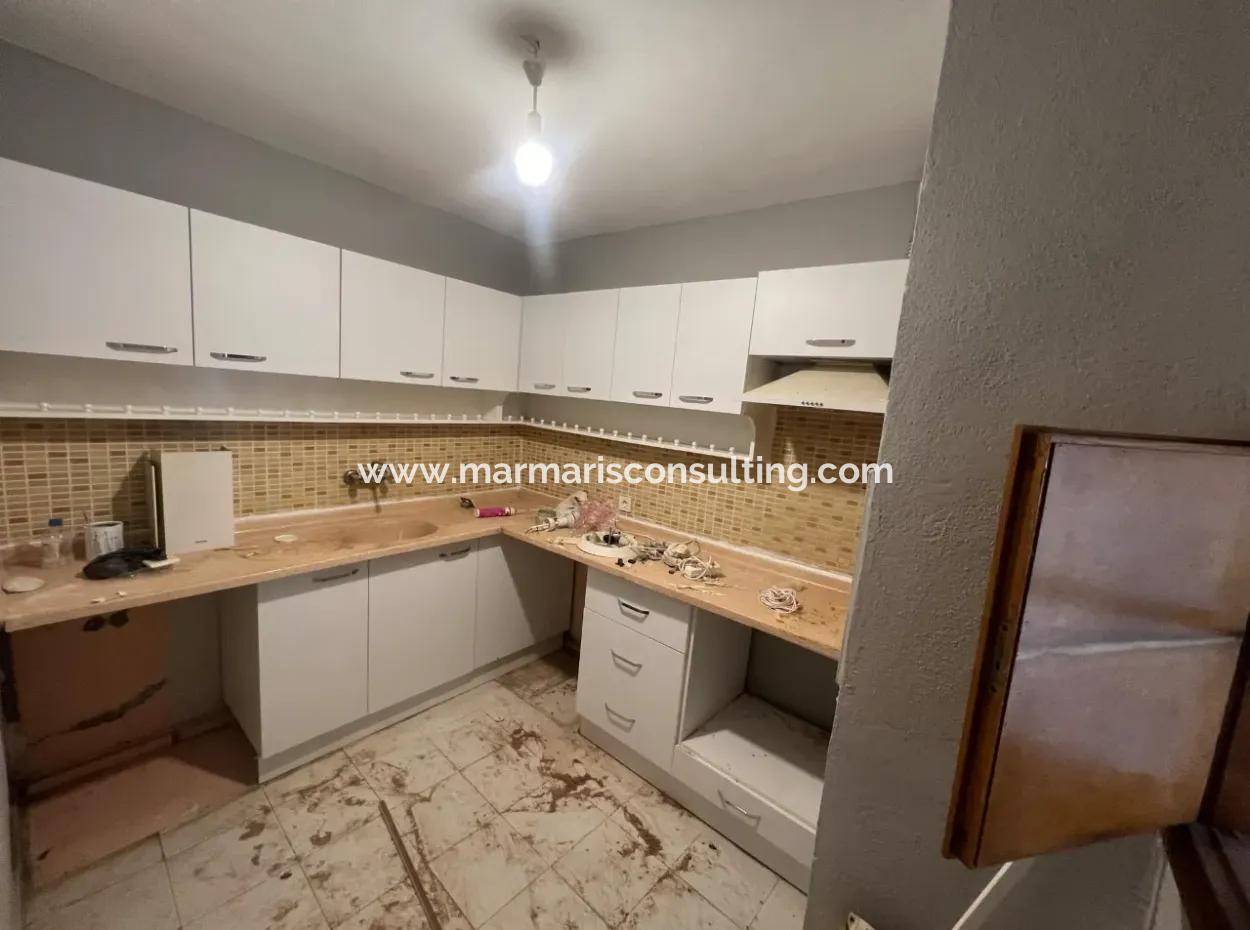 Marmaris Merkezde 2 Oda1 Salon Kapalı Mutfak Arakat Satılık Daire 110 M2 Denize Yakın