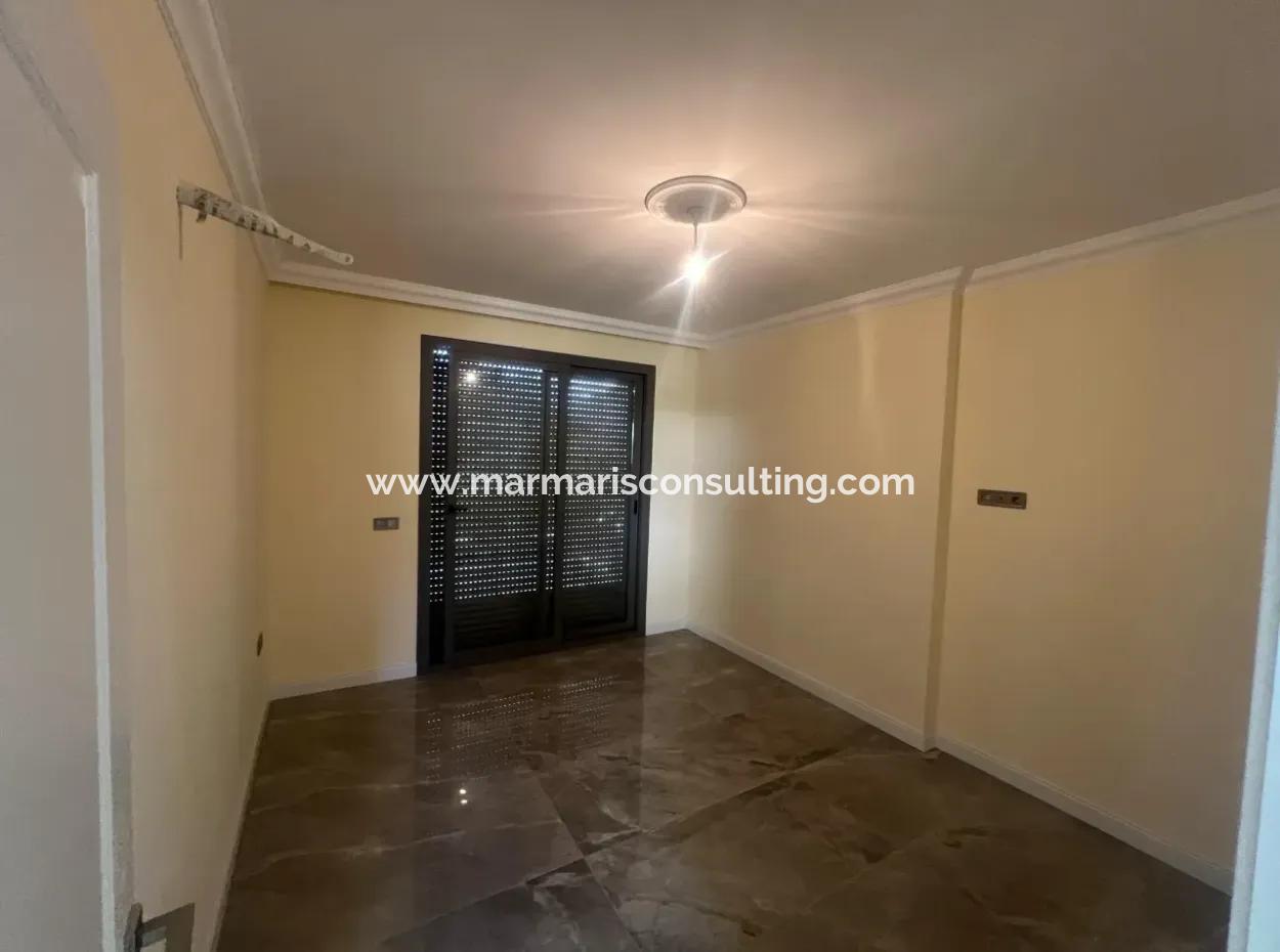 Marmaris İlçesi İçmeler Mahallesi Denize Yakın Müstakil Yüzme Havuzlu Yeni Bina 350M2 Arsa İçerisinde 3 Oda 1 Salon 3 Banyo 200M2  Ultra Lüks Satılık Villa