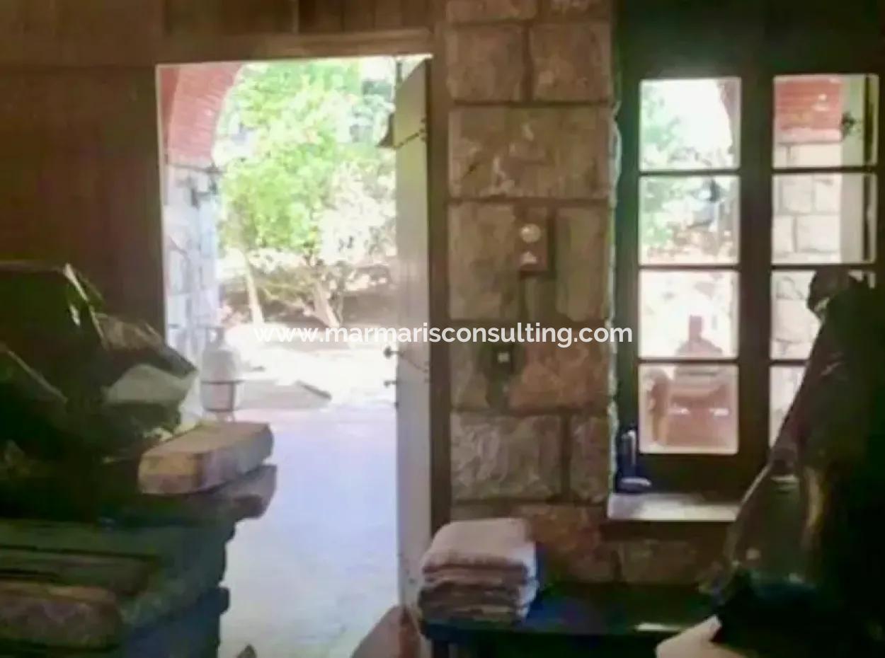 Marmaris Bölgesinde 81000M2  Satılık Ada 31000M2 Tapu İçerisinde Yasal Evi Bulunan Resmi Elektrik Su Mevcut Malikane