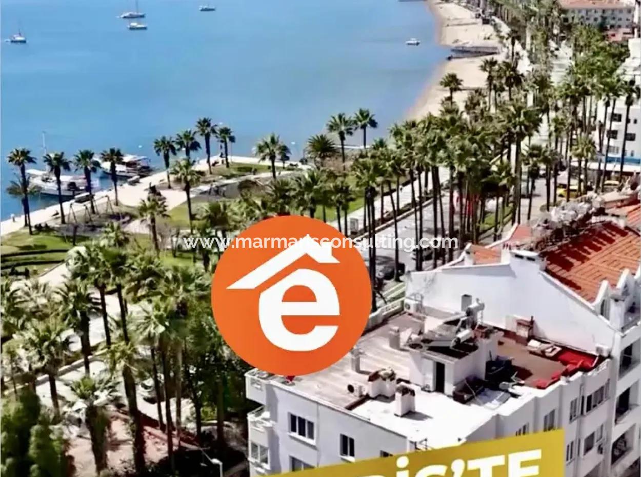 Marmaris Merkezde Denize Sıfır Muhteşem Bir Lokasyonda 2 Oda 1 Salon 106M2 Satılık Yalı Dairesi