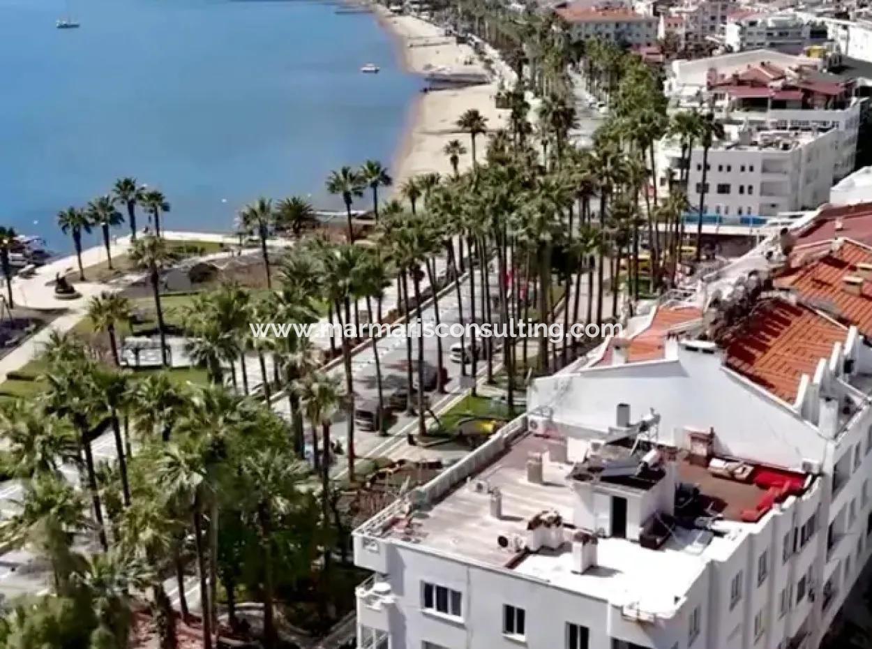 Marmaris Merkezde Denize Sıfır Muhteşem Bir Lokasyonda 2 Oda 1 Salon 106M2 Satılık Yalı Dairesi