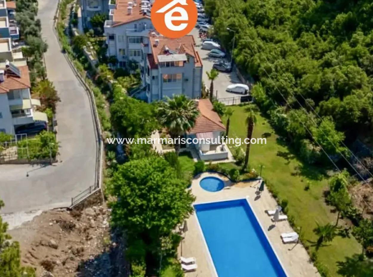 Marmaris İlçesi Beldibi Mahallesi Doğa Manzaralı Yüzme Havuzlu Site İçerisinde 3+1 Bahçe Dubleks Satılık Daire