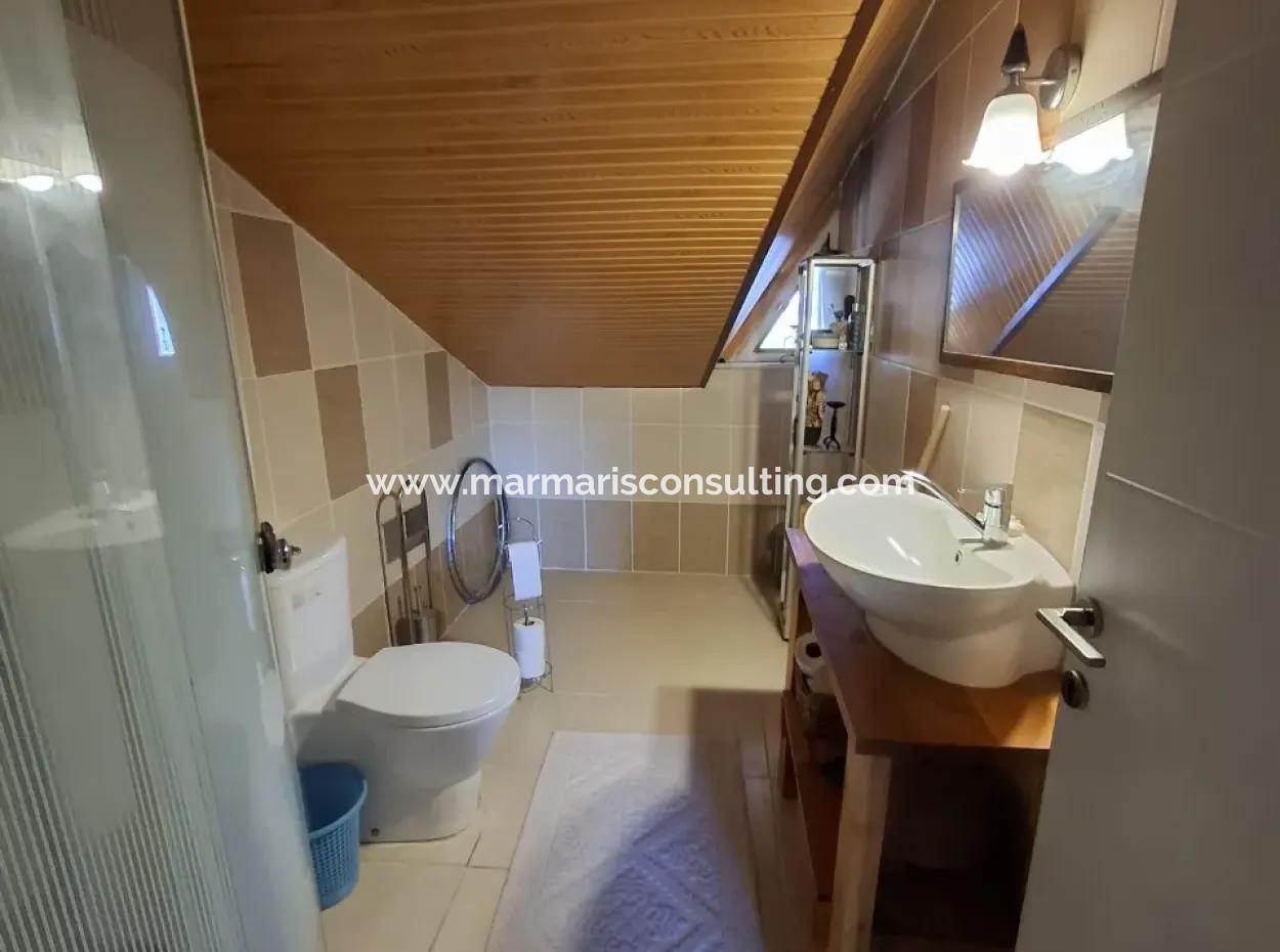 Armutalan Mahallesi Satılık 3÷1 Müstakil Tripleks Ev