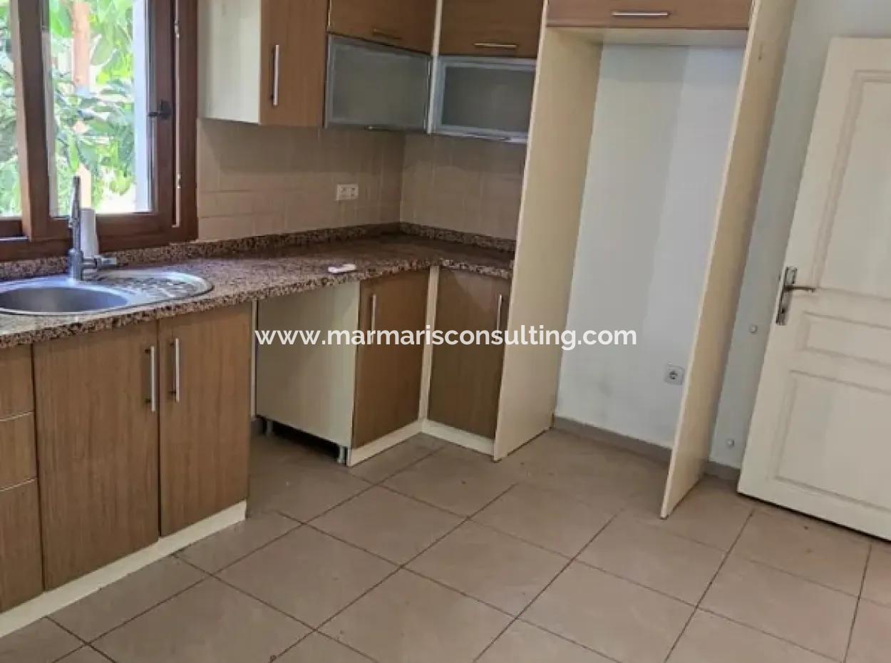 Marmaris Siteler Mahallesi’nde 3+1 Havuzlu Kiralık Lüks Daire