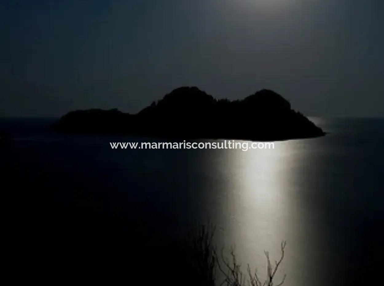 Denize Sıfır Satılık Butik Otel Yacht Club 12000 M2 Arsa Üzerine Kurulu