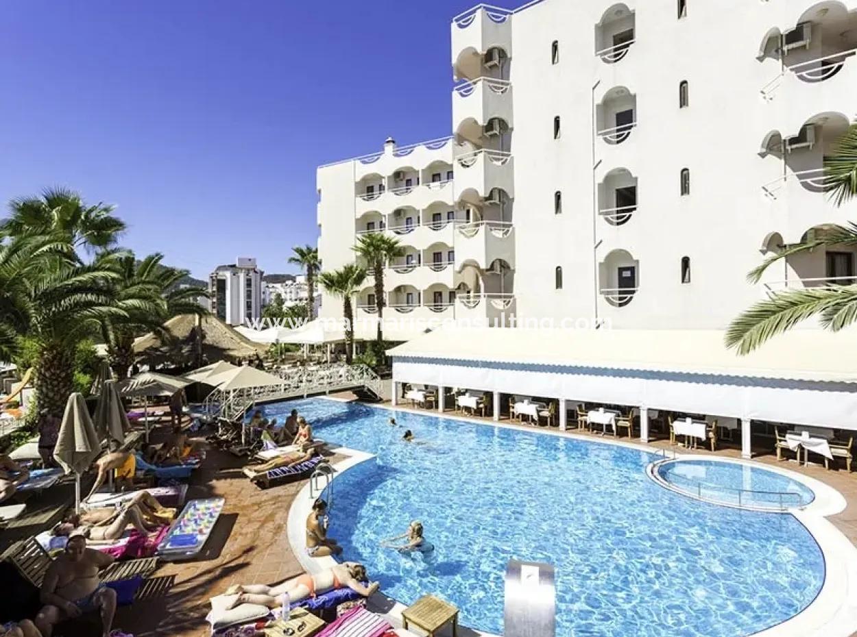 Marmaris Merkezinde 100 Oda Satılık  Havuzlu Otel