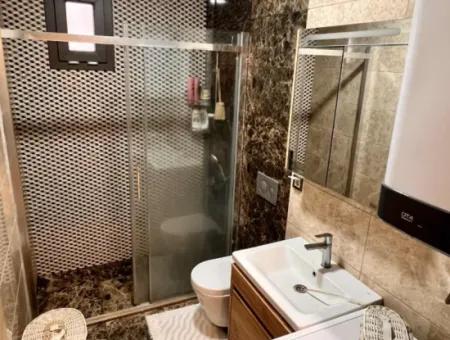Marmaris Merkezinde Muhteşem Lokasyonda  Satılık Harika Bir Daire 2 Oda 1 Salon 110M2 Bahçeli Denize 300 Metre