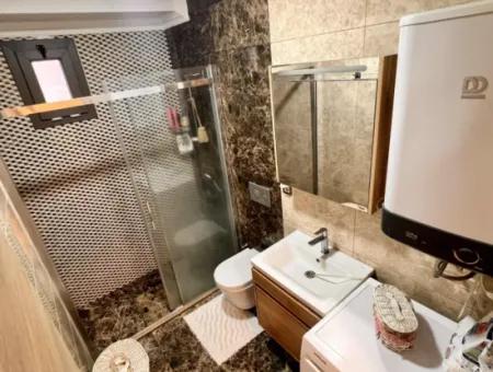 Marmaris Merkezinde Muhteşem Lokasyonda  Satılık Harika Bir Daire 2 Oda 1 Salon 110M2 Bahçeli Denize 300 Metre
