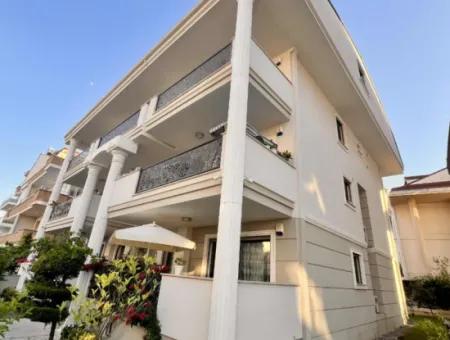 Marmaris Merkezinde Muhteşem Lokasyonda  Satılık Harika Bir Daire 2 Oda 1 Salon 110M2 Bahçeli Denize 300 Metre