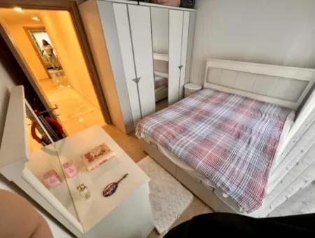 Marmaris Merkezinde Muhteşem Lokasyonda  Satılık Harika Bir Daire 2 Oda 1 Salon 110M2 Bahçeli Denize 300 Metre