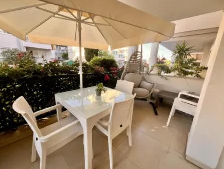 Marmaris Merkezinde Muhteşem Lokasyonda  Satılık Harika Bir Daire 2 Oda 1 Salon 110M2 Bahçeli Denize 300 Metre