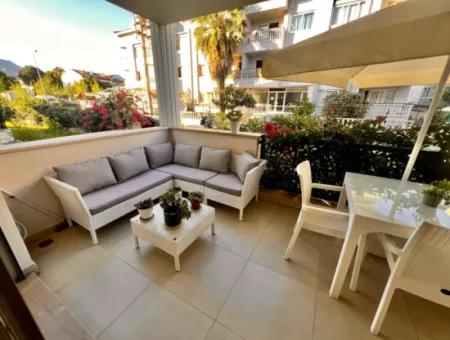 Marmaris Merkezinde Muhteşem Lokasyonda  Satılık Harika Bir Daire 2 Oda 1 Salon 110M2 Bahçeli Denize 300 Metre